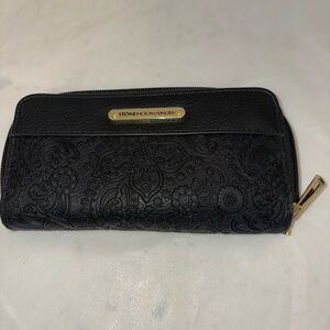 Stone Mountain Accessories Black Embossed Wallet